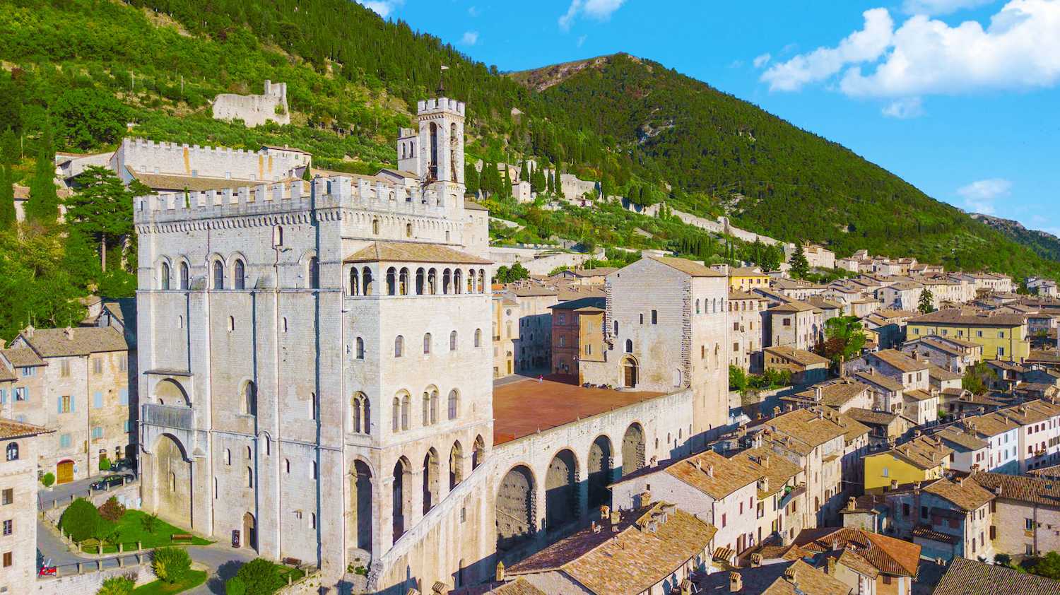 Palazzo dei Consoli & Piazza Grande